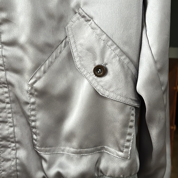Socialite women’s S silver-gray zip up ‘silk-satin’ jacket w/pockets, No… - Picture 4 of 9